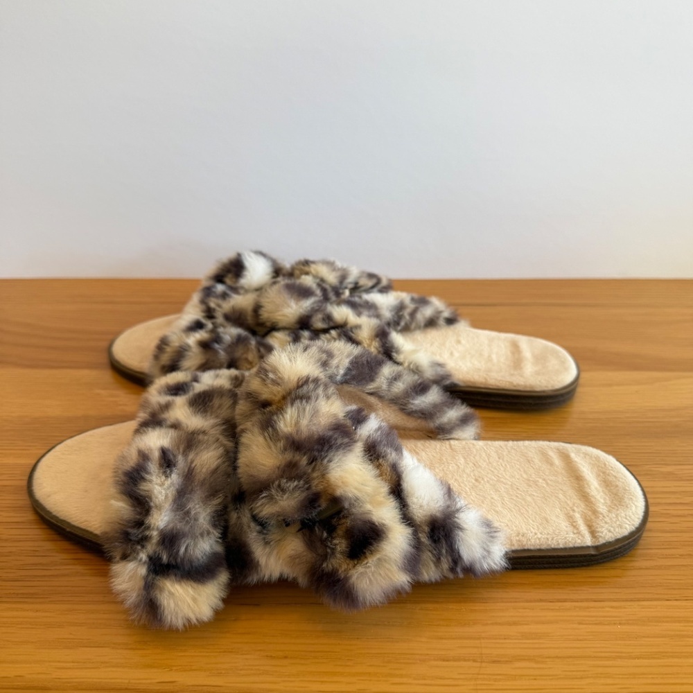 NWOT - LOFT House Slippers with Buckle Sz M (7-8)
